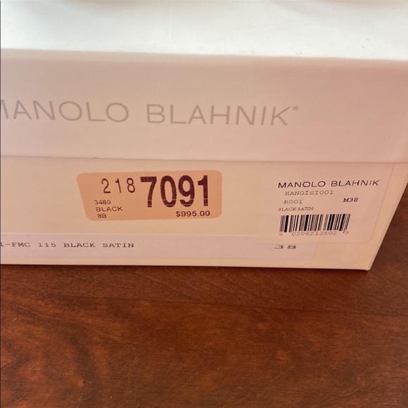 Manolo Blahnik
Hangisi 115mm Satin Crystal-Toe Pump- NEVER Worn! - Picture 2 of 5